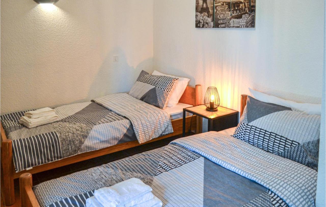 2 Bedroom Nice Home In Vitrac Витрак Экстерьер фото